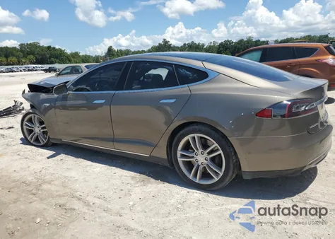 2016 Tesla Model S z USA, uszkodzony, nr VIN 5YJSA1E24GF131563